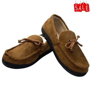 Isotoner Men's Microsuede Moccasin Slipper with Cooling Memory Foam (M 8-9)
